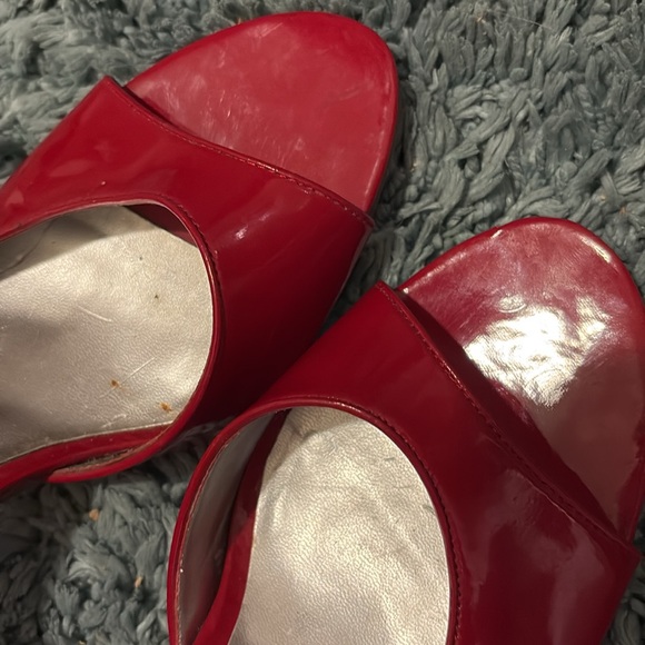 Guess heels exterior looks brand new, patent leather - Picture 4 of 5